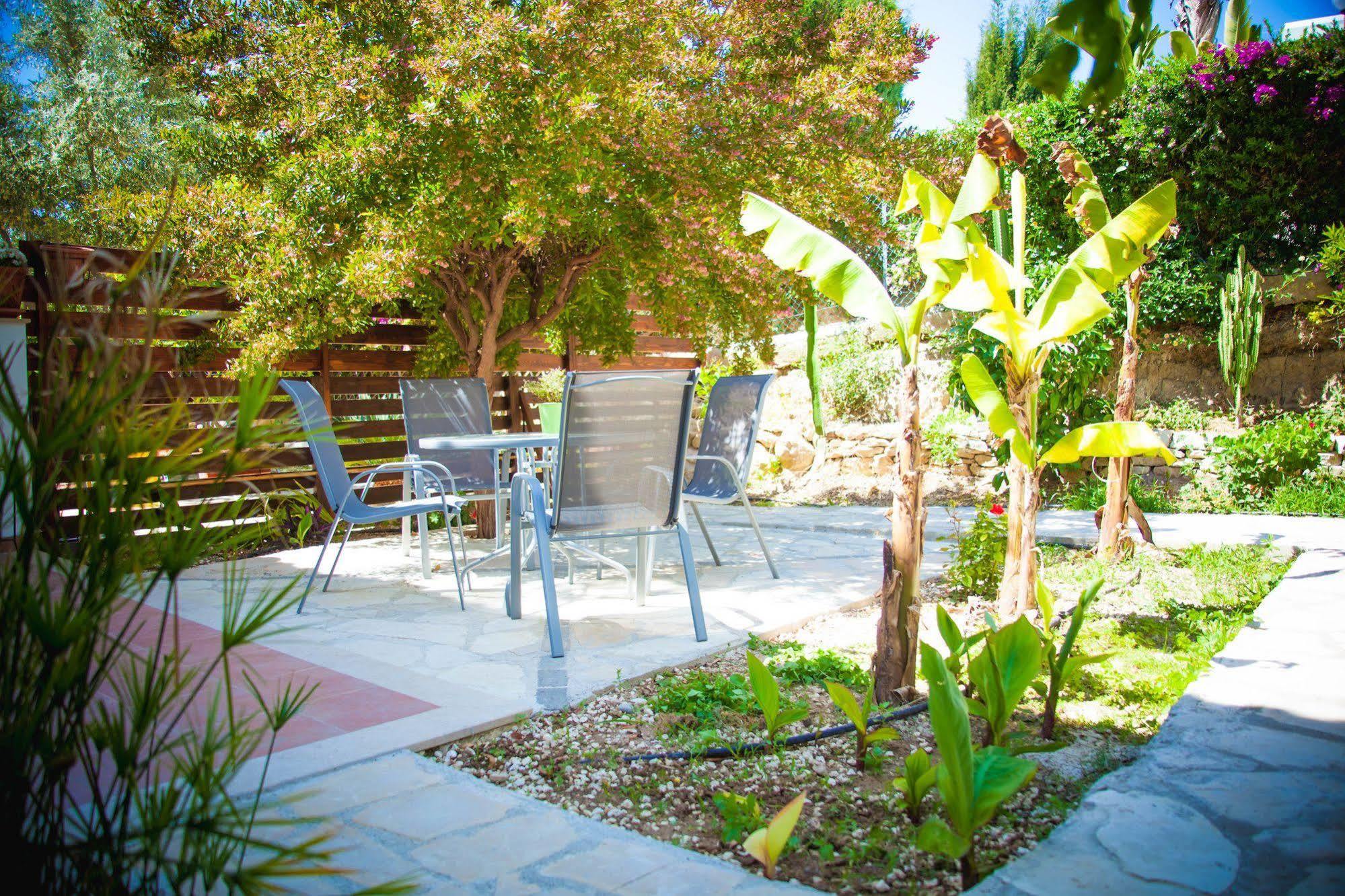 Julipapas Gardens Apartment Paphos Exterior photo